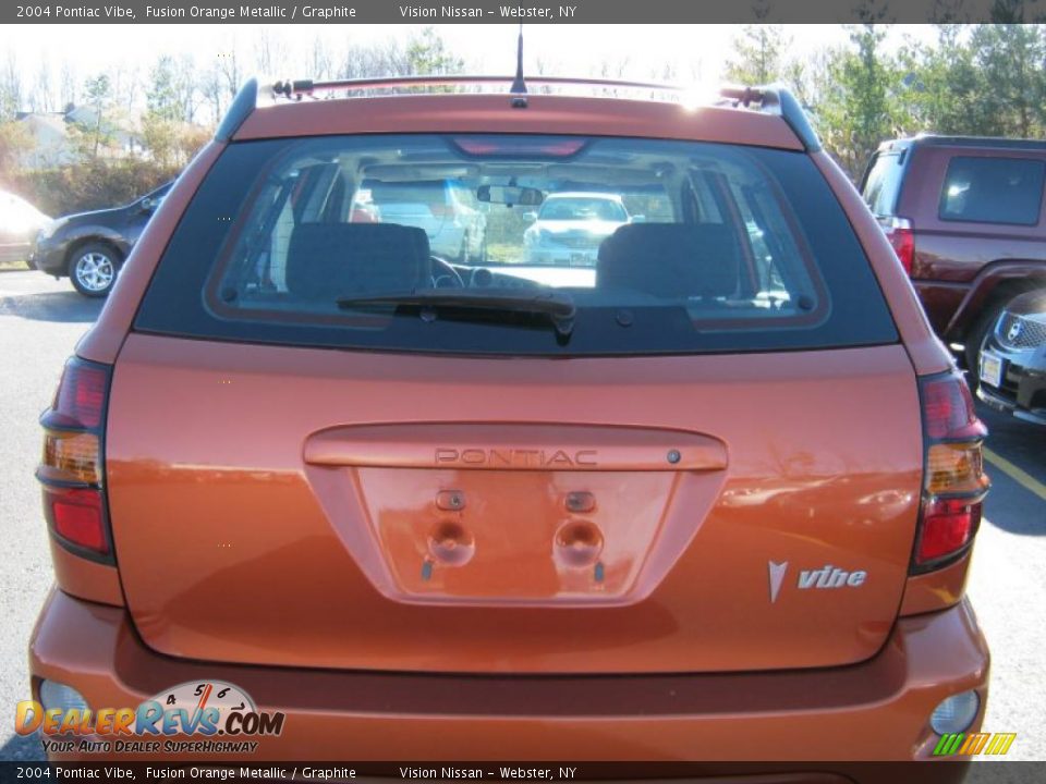 2004 Pontiac Vibe Fusion Orange Metallic / Graphite Photo #14