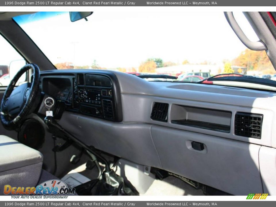 Dashboard of 1996 Dodge Ram 2500 LT Regular Cab 4x4 Photo #27