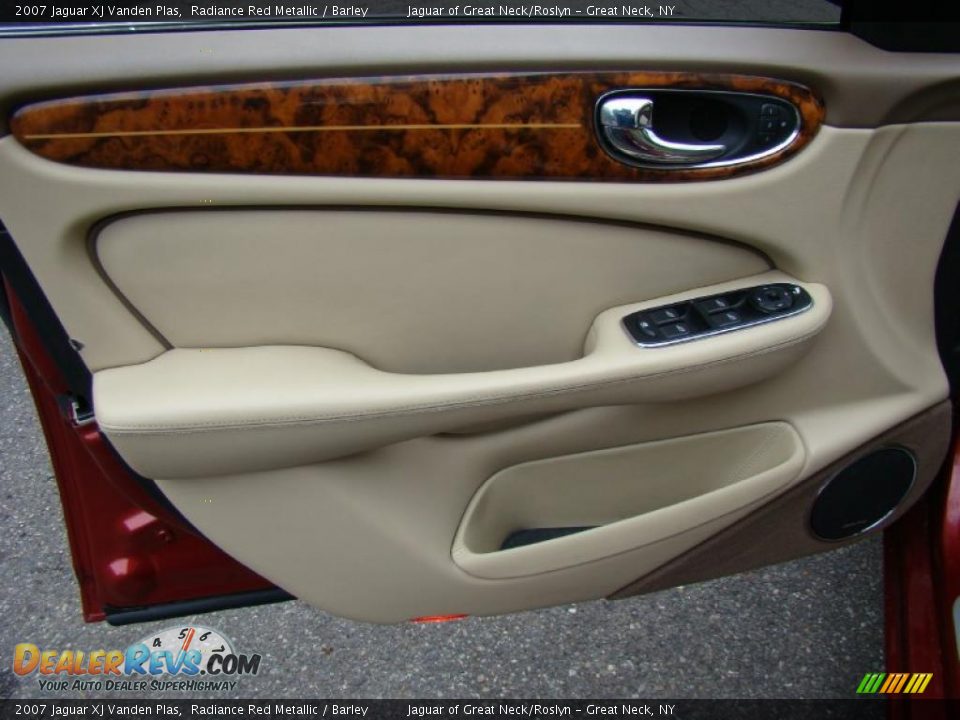 Door Panel of 2007 Jaguar XJ Vanden Plas Photo #9