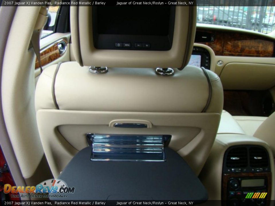 2007 Jaguar XJ Vanden Plas Radiance Red Metallic / Barley Photo #16