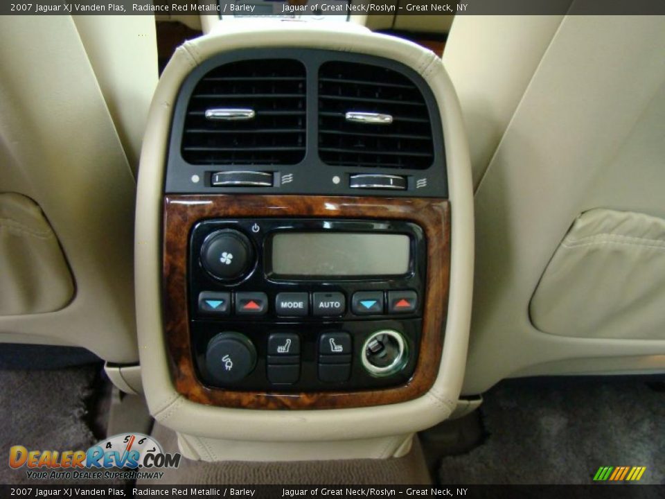 Controls of 2007 Jaguar XJ Vanden Plas Photo #17