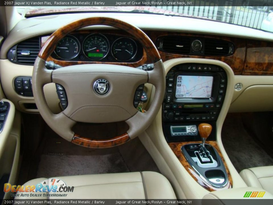 Dashboard of 2007 Jaguar XJ Vanden Plas Photo #18