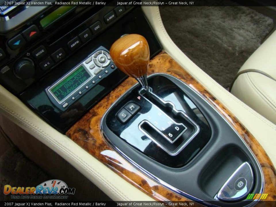 2007 Jaguar XJ Vanden Plas Shifter Photo #21