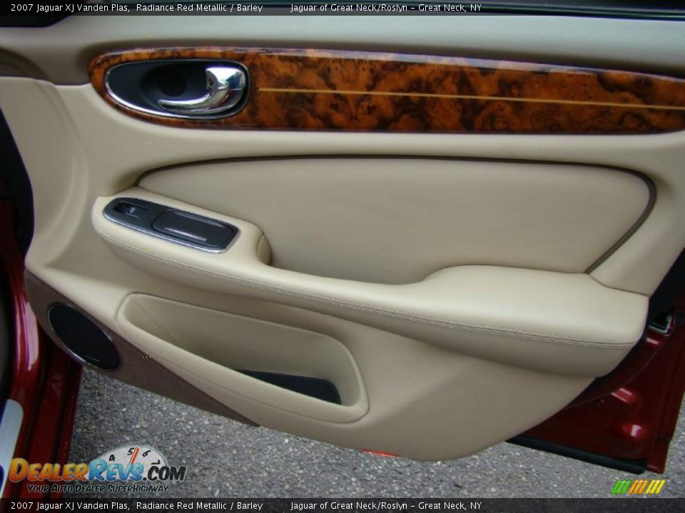 Door Panel of 2007 Jaguar XJ Vanden Plas Photo #26