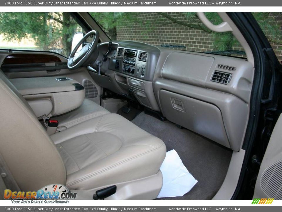 Dashboard of 2000 Ford F350 Super Duty Lariat Extended Cab 4x4 Dually Photo #27