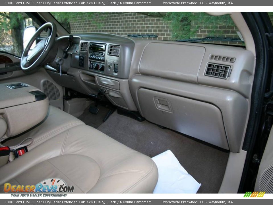 Dashboard of 2000 Ford F350 Super Duty Lariat Extended Cab 4x4 Dually Photo #34