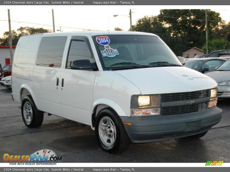 Front 3/4 View of 2004 Chevrolet Astro Cargo Van Photo #2