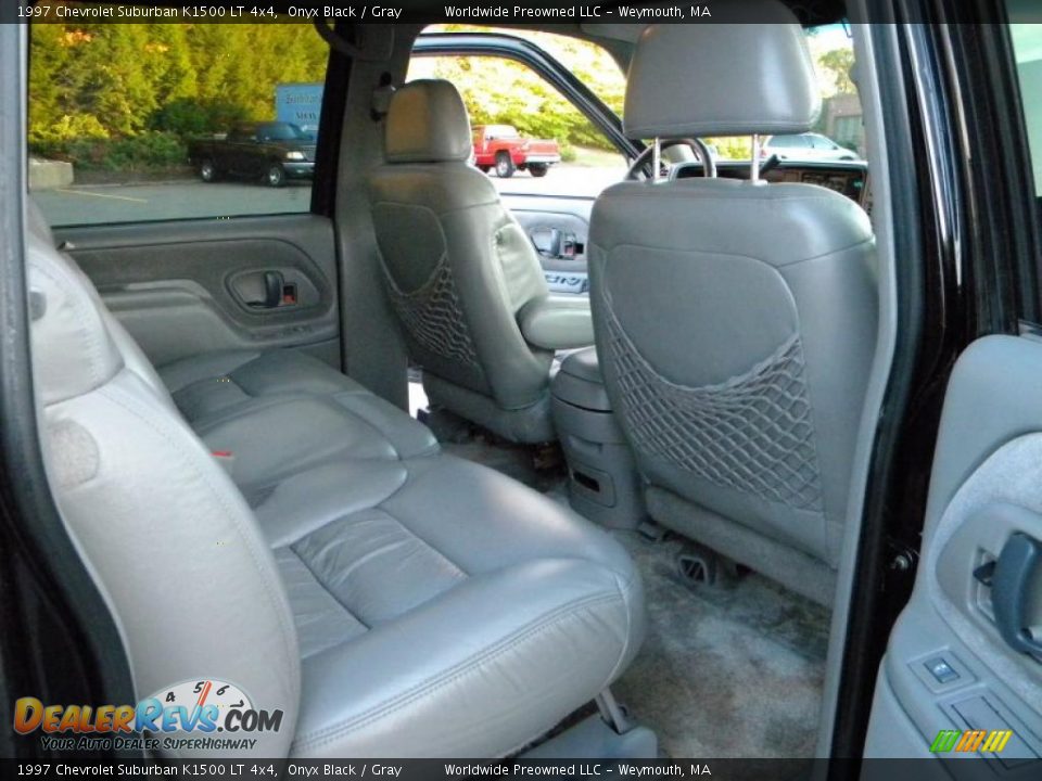 1997 Chevrolet Suburban K1500 LT 4x4 Onyx Black / Gray Photo #28