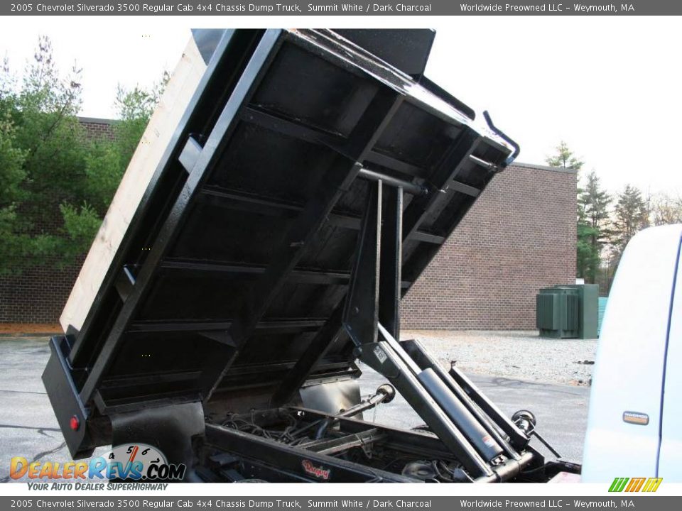 2005 Chevrolet Silverado 3500 Regular Cab 4x4 Chassis Dump Truck Summit White / Dark Charcoal Photo #32