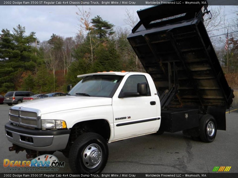 Front 3/4 View of 2002 Dodge Ram 3500 ST Regular Cab 4x4 Chassis Dump Truck Photo #1