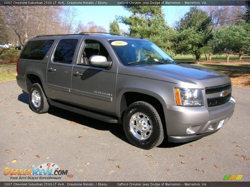 Front 3/4 View of 2007 Chevrolet Suburban 2500 LT 4x4 Photo #1