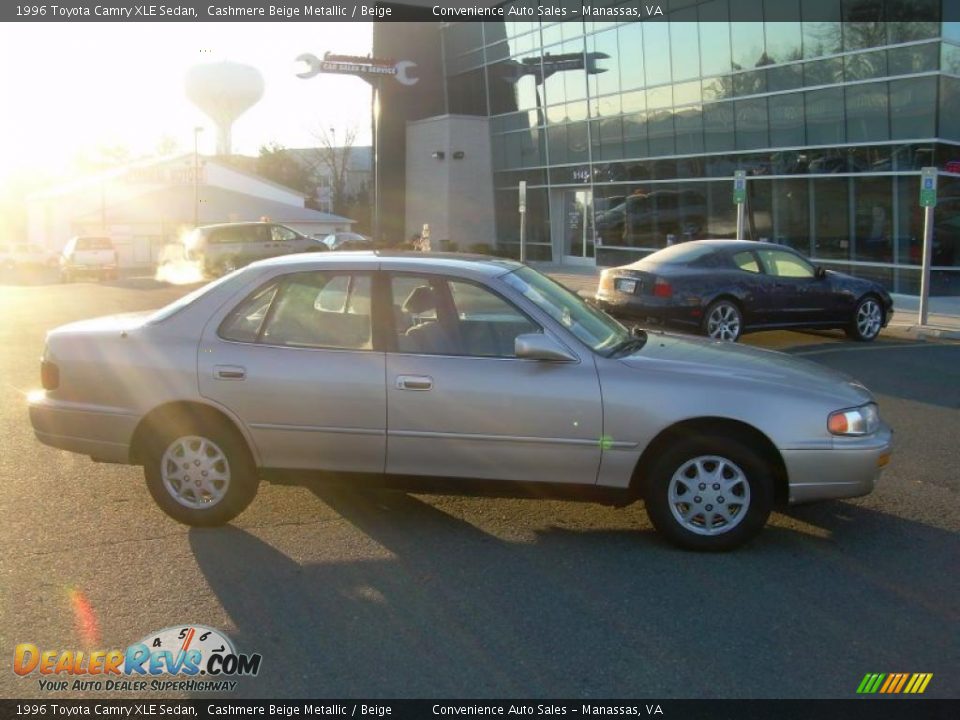 1996 Toyota Camry XLE Sedan Cashmere Beige Metallic / Beige Photo #1