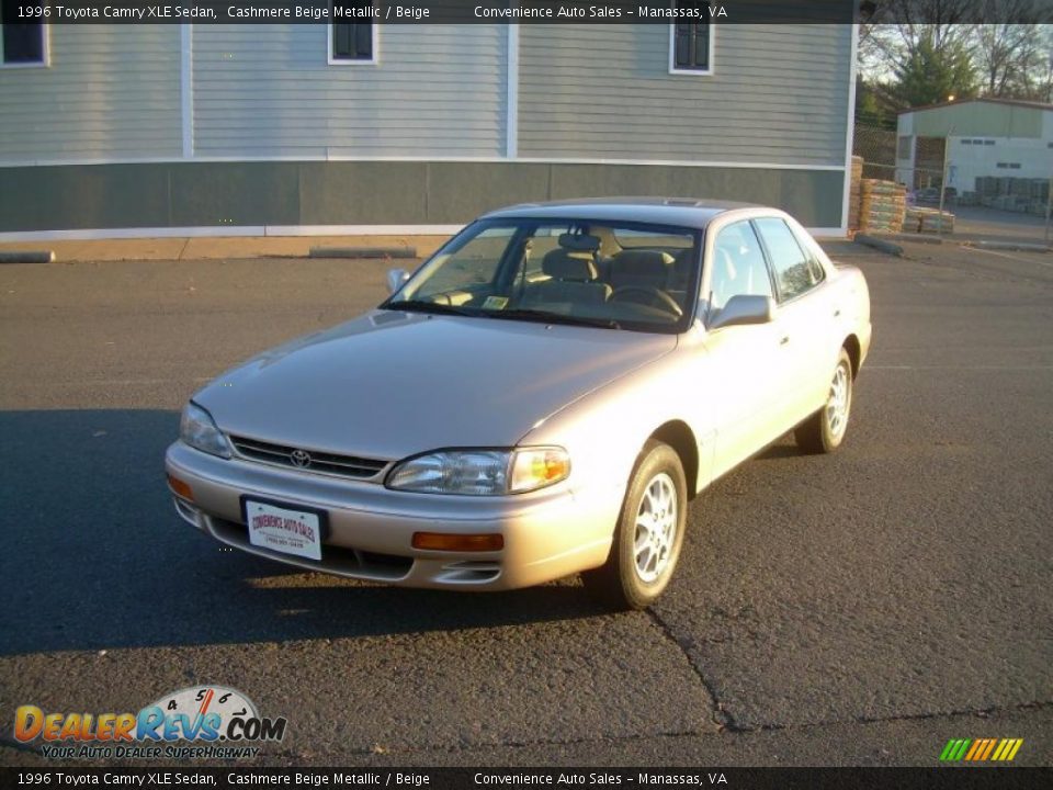 1996 Toyota Camry XLE Sedan Cashmere Beige Metallic / Beige Photo #4