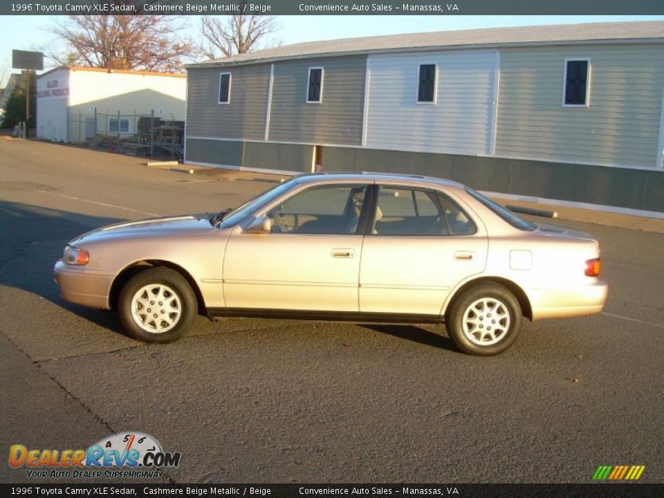 1996 Toyota Camry XLE Sedan Cashmere Beige Metallic / Beige Photo #5