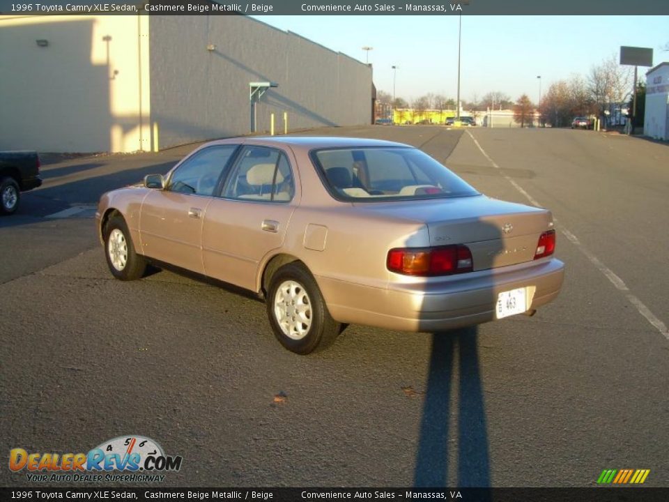 1996 Toyota Camry XLE Sedan Cashmere Beige Metallic / Beige Photo #6