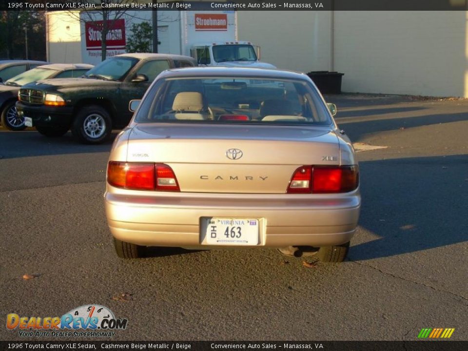 1996 Toyota Camry XLE Sedan Cashmere Beige Metallic / Beige Photo #7