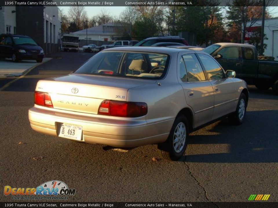 1996 Toyota Camry XLE Sedan Cashmere Beige Metallic / Beige Photo #8