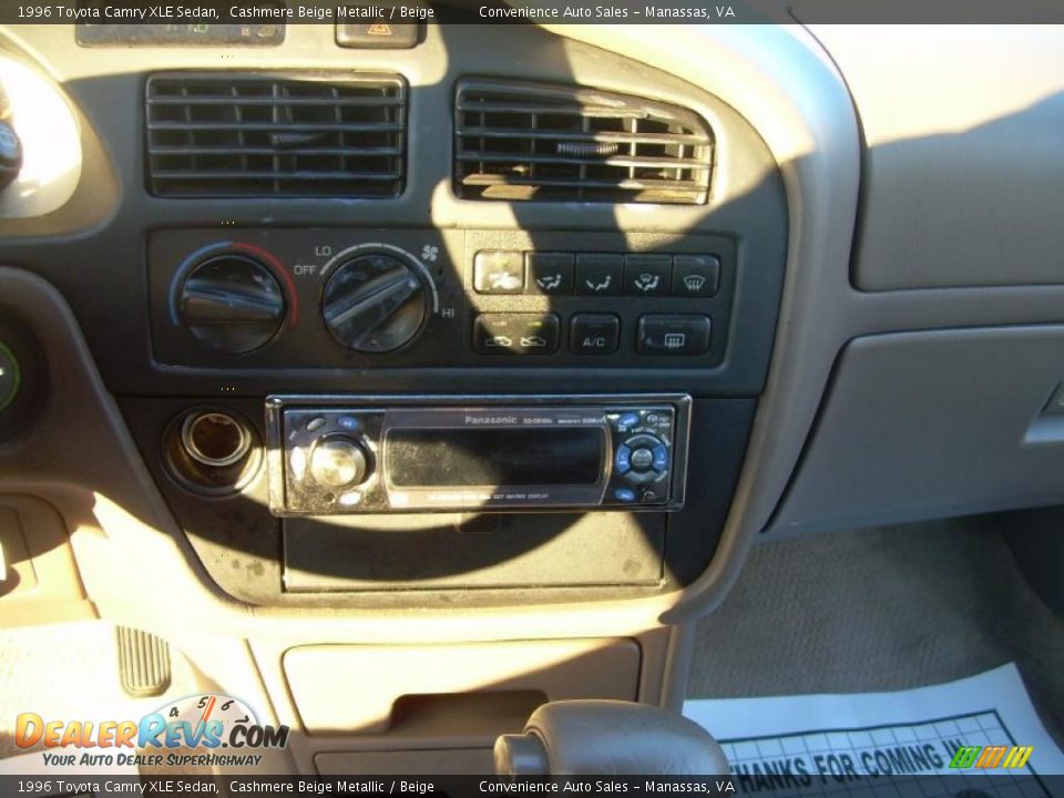 1996 Toyota Camry XLE Sedan Cashmere Beige Metallic / Beige Photo #14