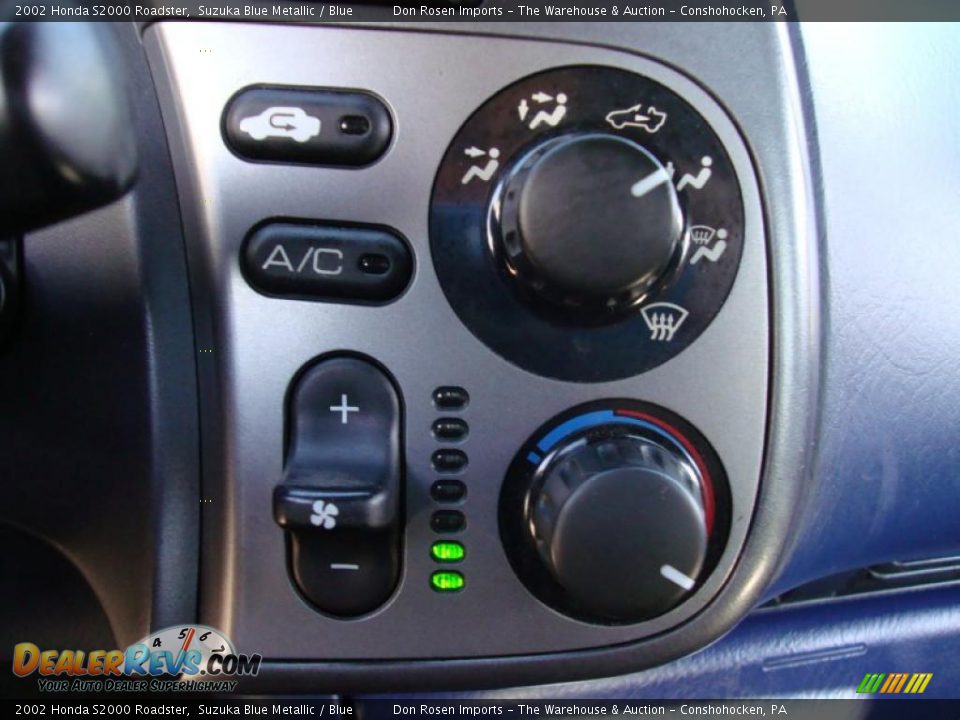 Controls of 2002 Honda S2000 Roadster Photo #33