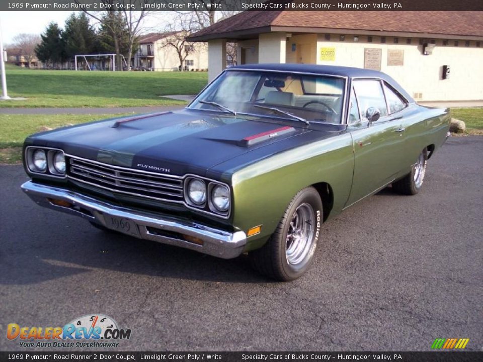 Front 3/4 View of 1969 Plymouth Road Runner 2 Door Coupe Photo #9