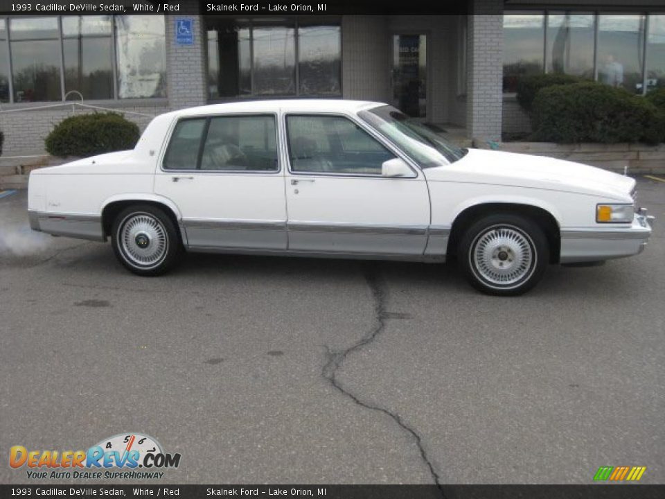 1993 Cadillac DeVille Sedan White / Red Photo #5