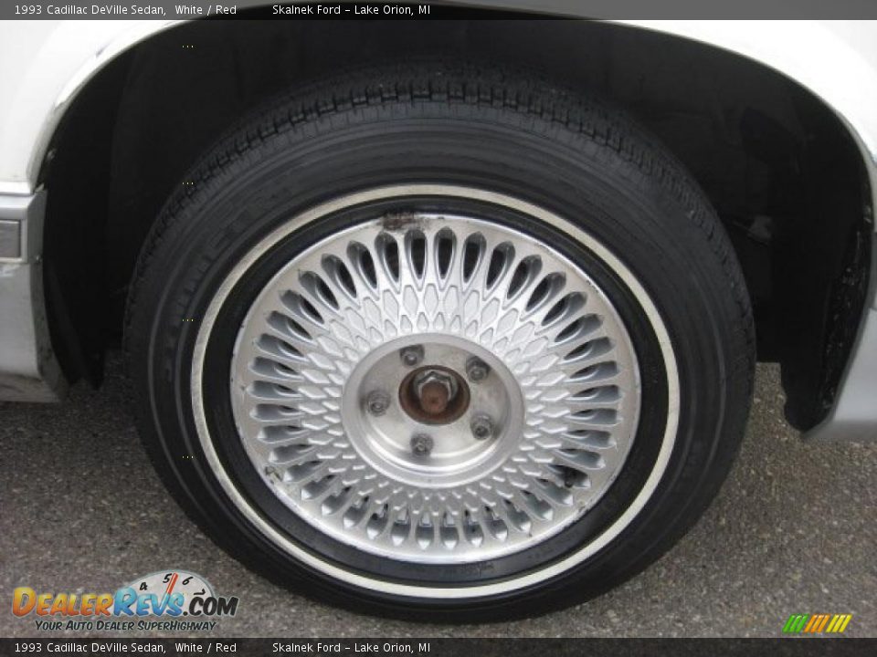 1993 Cadillac DeVille Sedan White / Red Photo #13