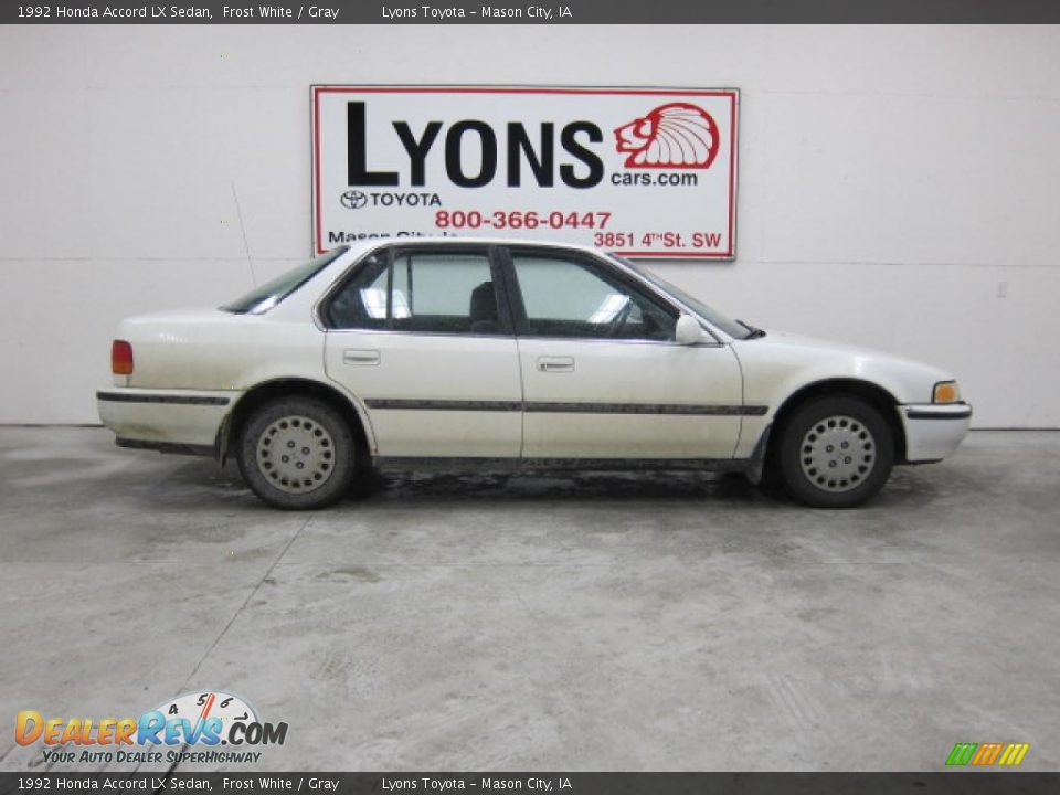 1992 Honda Accord LX Sedan Frost White / Gray Photo #4