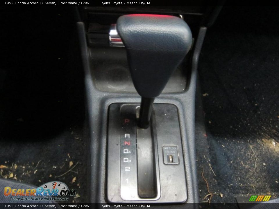 1992 Honda Accord LX Sedan Frost White / Gray Photo #7