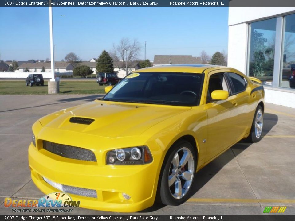 Front 3/4 View of 2007 Dodge Charger SRT-8 Super Bee Photo #2
