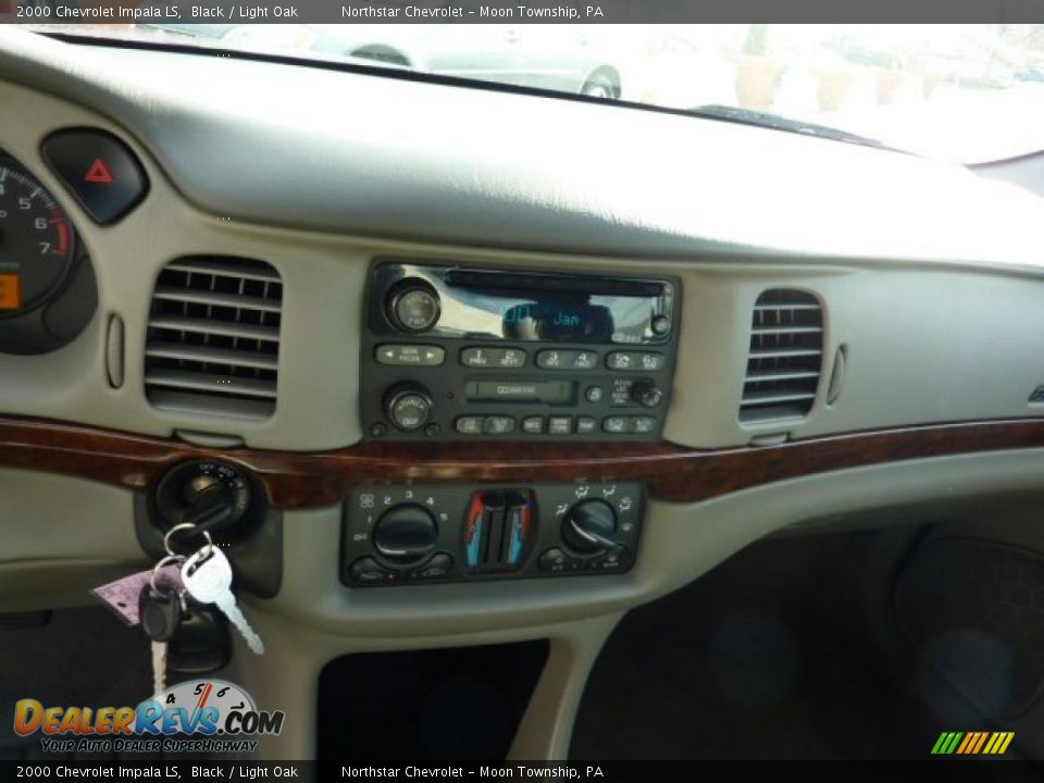 2000 Chevrolet Impala LS Black / Light Oak Photo #9