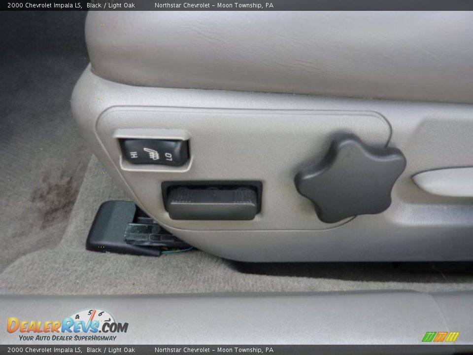 2000 Chevrolet Impala LS Black / Light Oak Photo #18