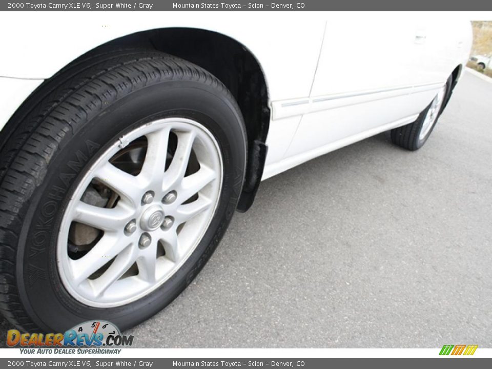 2000 Toyota Camry XLE V6 Super White / Gray Photo #28