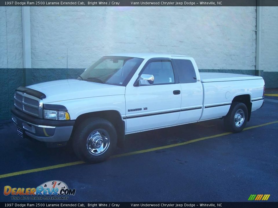 1997 Dodge Ram 2500 Laramie Extended Cab Bright White / Gray Photo #28