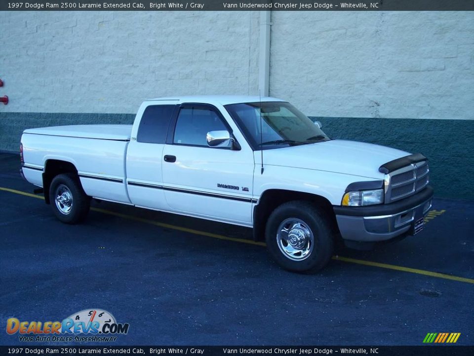 1997 Dodge Ram 2500 Laramie Extended Cab Bright White / Gray Photo #29