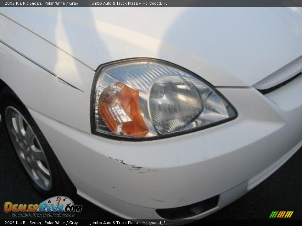 2003 Kia Rio Sedan Polar White / Gray Photo #2