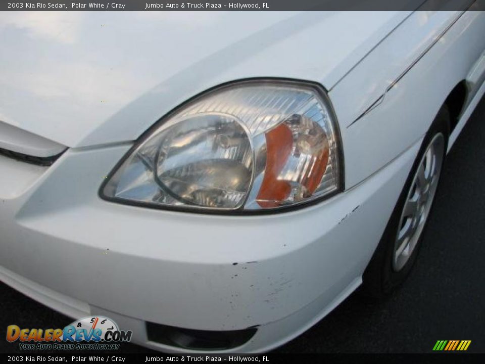 2003 Kia Rio Sedan Polar White / Gray Photo #4