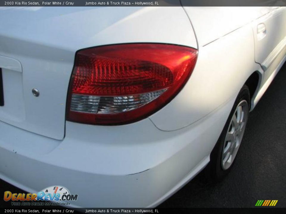 2003 Kia Rio Sedan Polar White / Gray Photo #10