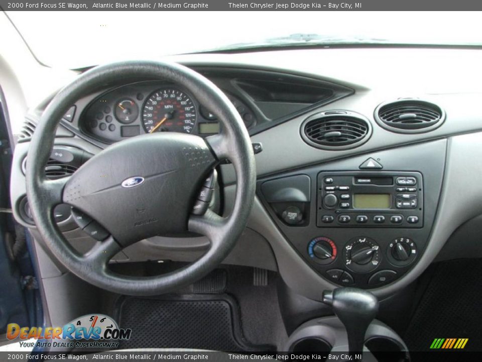 Ford Dealership Locator on Dashboard Of 2000 Ford Focus Se Wagon Photo  10   Dealerrevs Com