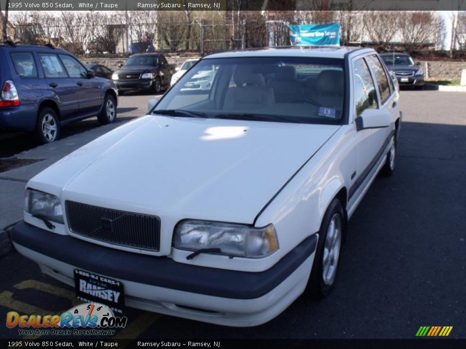 1995 Volvo 850 Sedan White / Taupe Photo #1