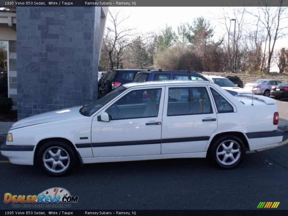 1995 Volvo 850 Sedan White / Taupe Photo #2