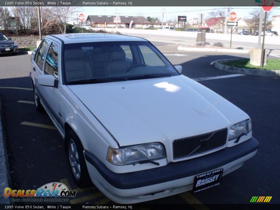 1995 Volvo 850 Sedan White / Taupe Photo #7