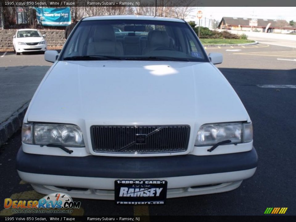 1995 Volvo 850 Sedan White / Taupe Photo #8