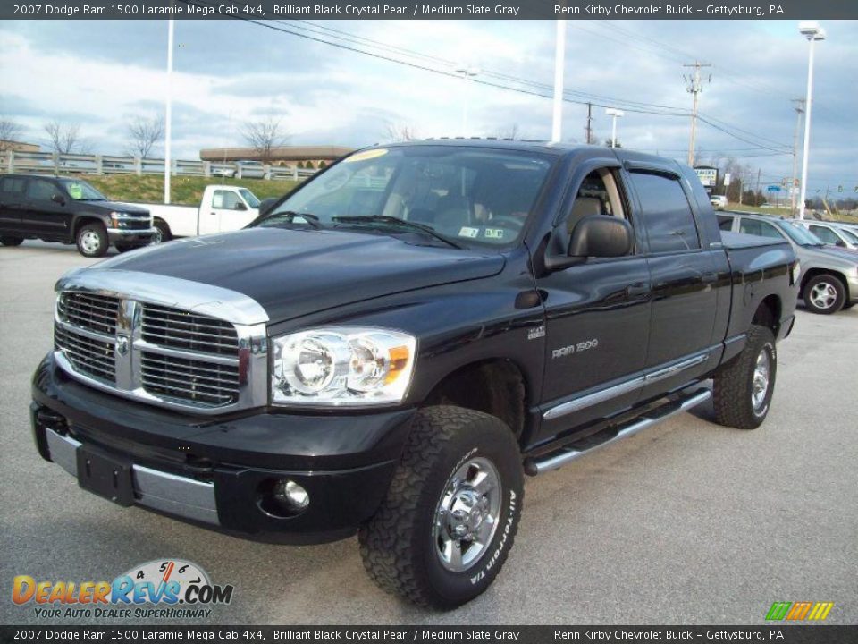 Front 3/4 View of 2007 Dodge Ram 1500 Laramie Mega Cab 4x4 Photo #11