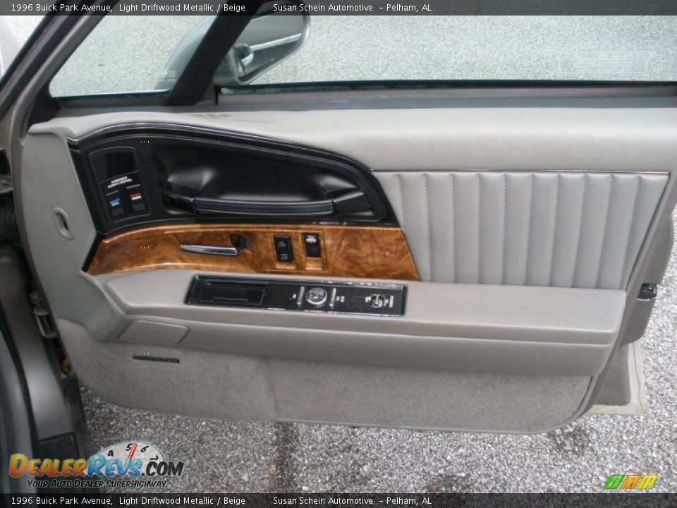 Door Panel of 1996 Buick Park Avenue  Photo #17