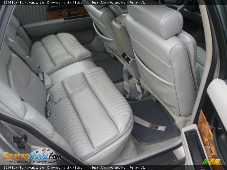 Beige Interior - 1996 Buick Park Avenue  Photo #18