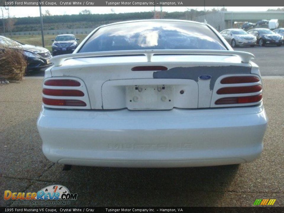 1995 Ford Mustang V6 Coupe Crystal White / Gray Photo #5