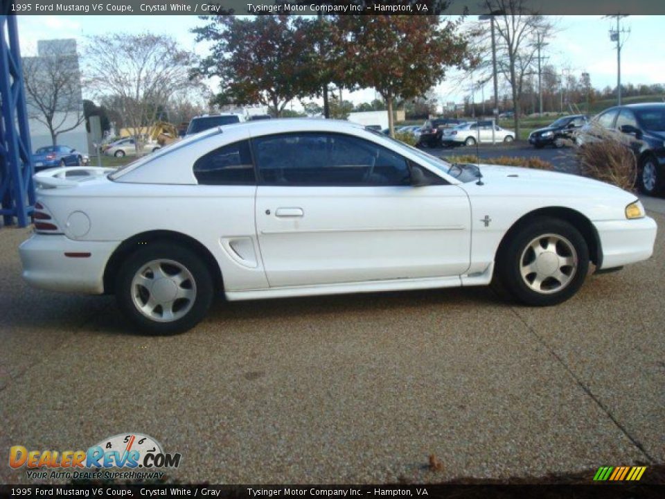 1995 Ford Mustang V6 Coupe Crystal White / Gray Photo #7