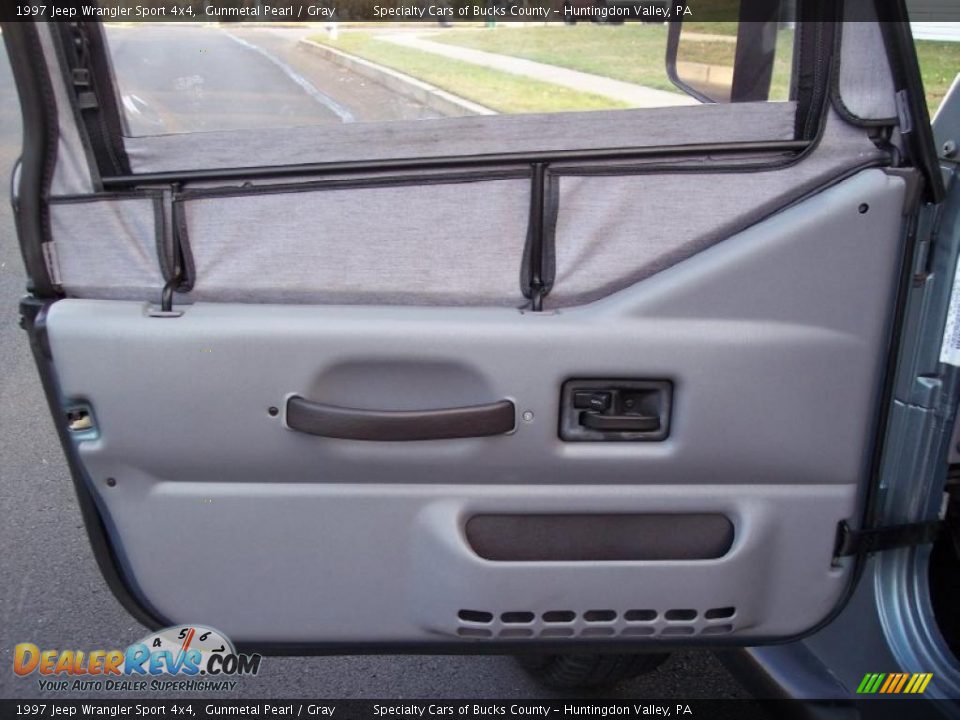 Door Panel of 1997 Jeep Wrangler Sport 4x4 Photo #34