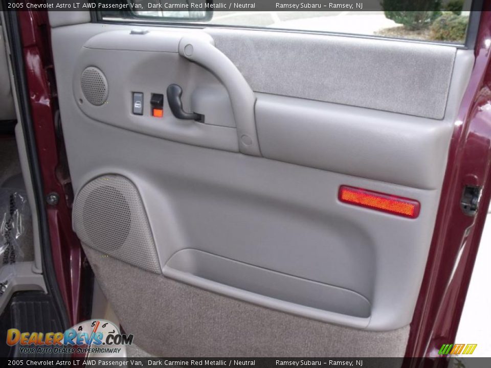 Door Panel of 2005 Chevrolet Astro LT AWD Passenger Van Photo #15