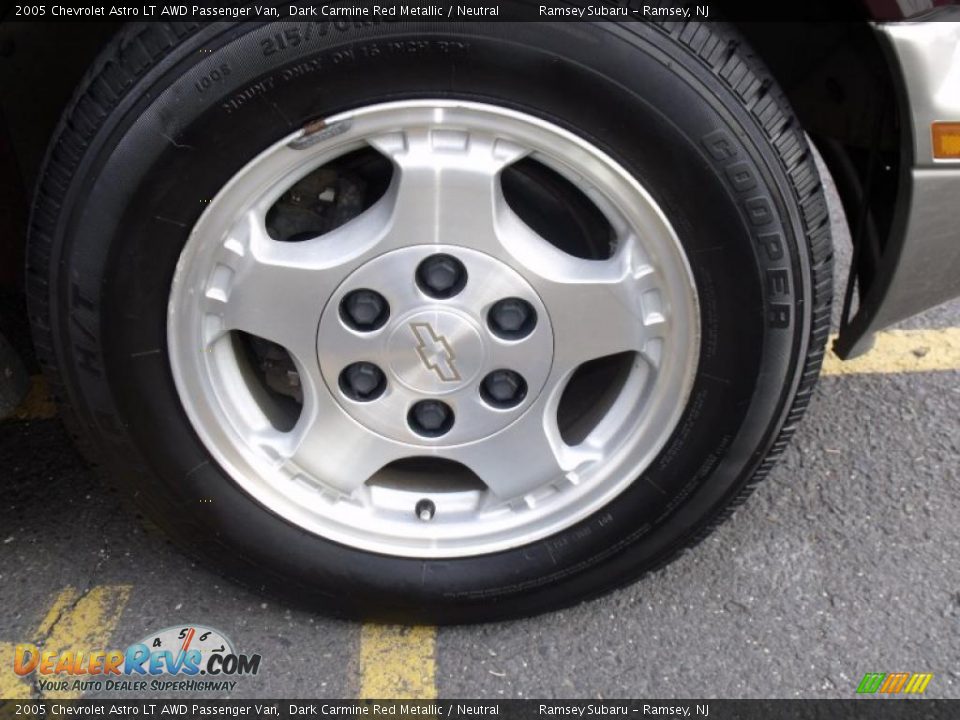 2005 Chevrolet Astro LT AWD Passenger Van Wheel Photo #19